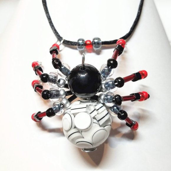 Halloween Spider Necklace, Spooky, Beaded Jewelry, Costume Accessory, Goth Style - Picture 1 of 5